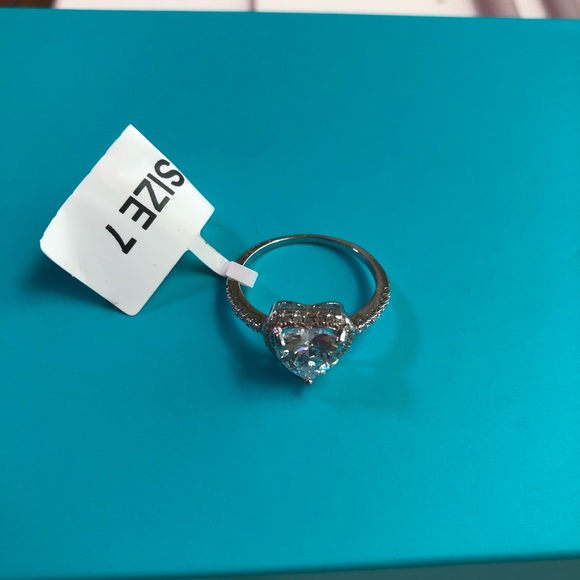 Silver Heart Ring - Picture 5 of 10